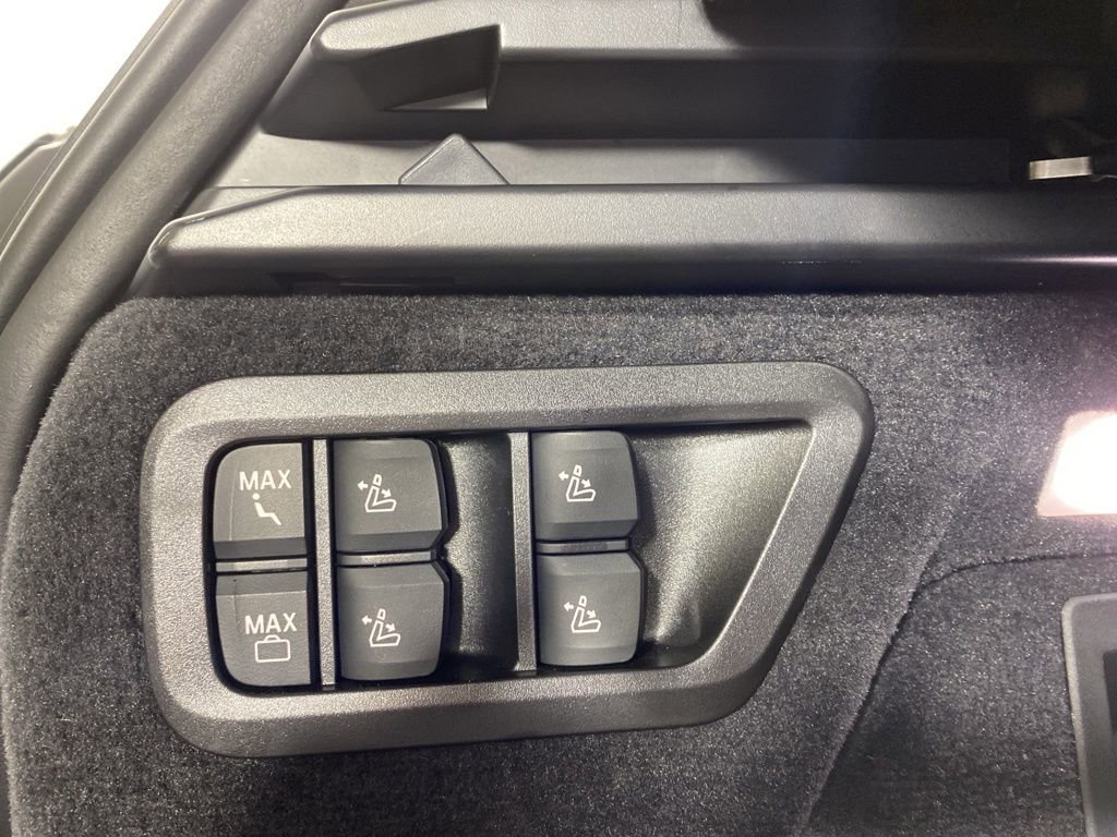 Certified 2025 BMW X7 M60i AWD/4WD image 32