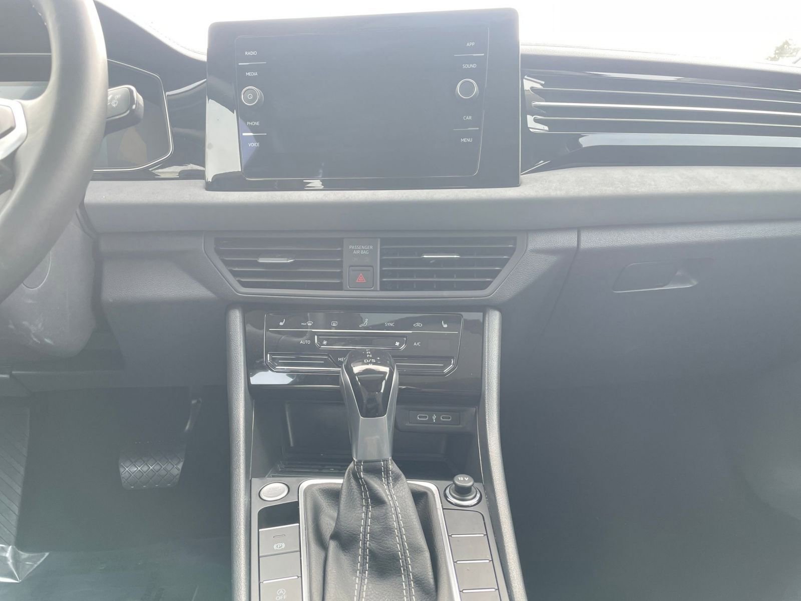 Used 2025 Volkswagen Jetta SE image 18