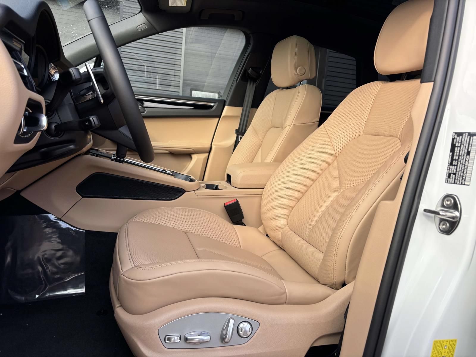New 2026 Porsche Macan AWD/4WD image 5