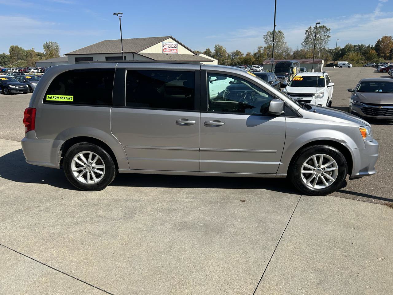 Used 2016 Dodge Grand Caravan SXT w/ Rear Park Assist Package FWD image 4