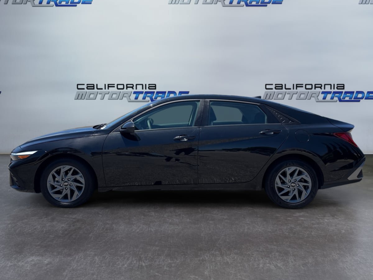 Used 2024 Hyundai Elantra Blue FWD image 8