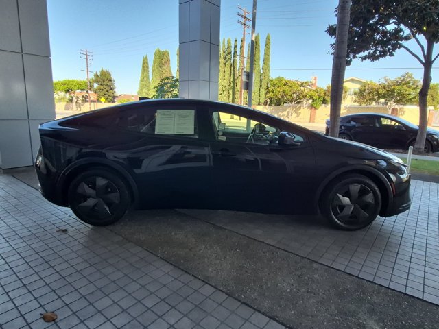 Used 2025 Toyota Prius LE FWD image 4