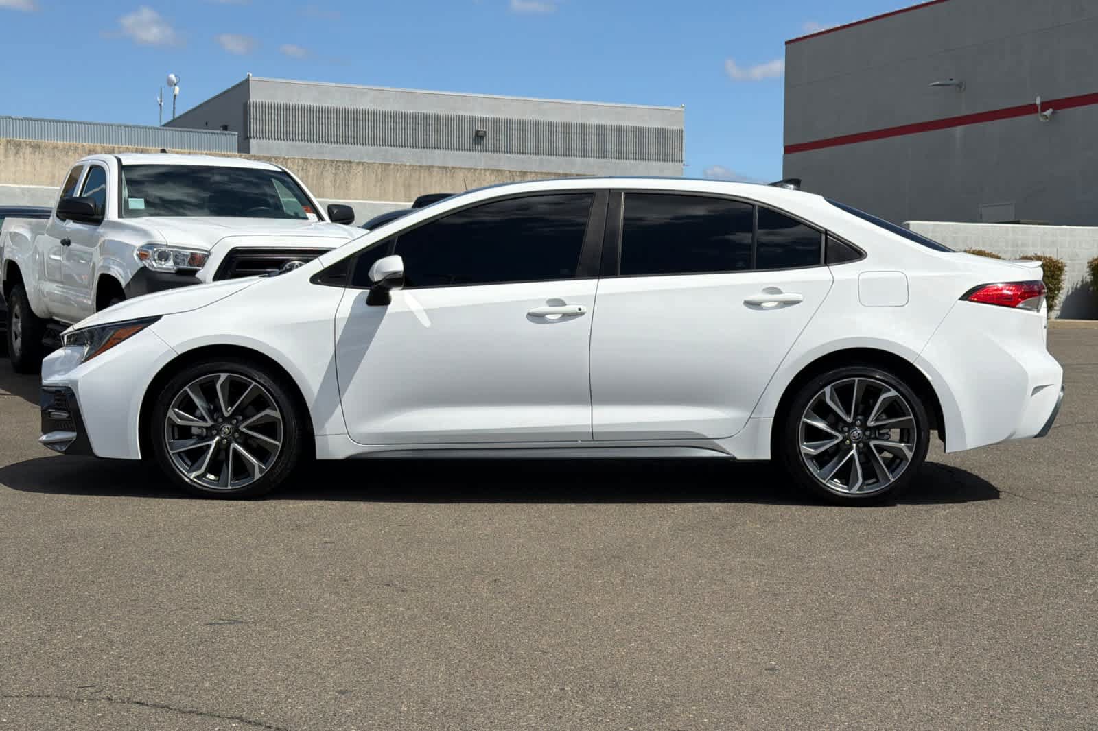 Used 2022 Toyota Corolla SE w/ SE Premium Package FWD image 9