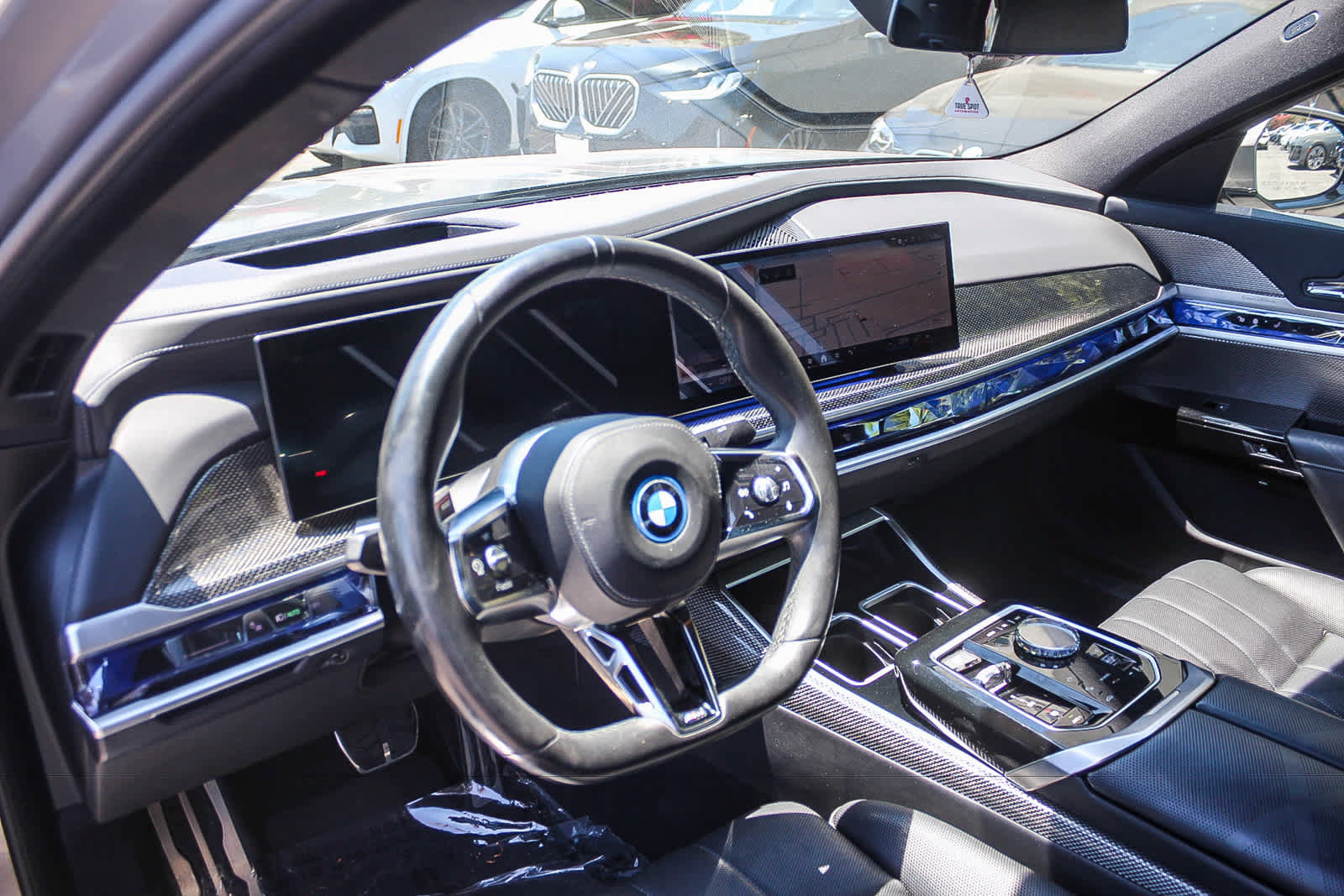 Used 2023 BMW i7 xDrive60 AWD/4WD image 16