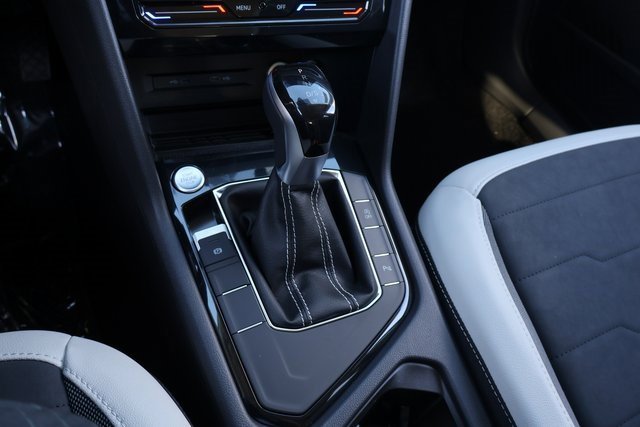 Certified 2025 Volkswagen Taos SE image 23