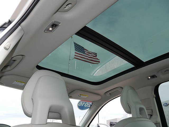 Used 2016 Volvo XC90 T6 Momentum w/ Momentum Plus Package image 46