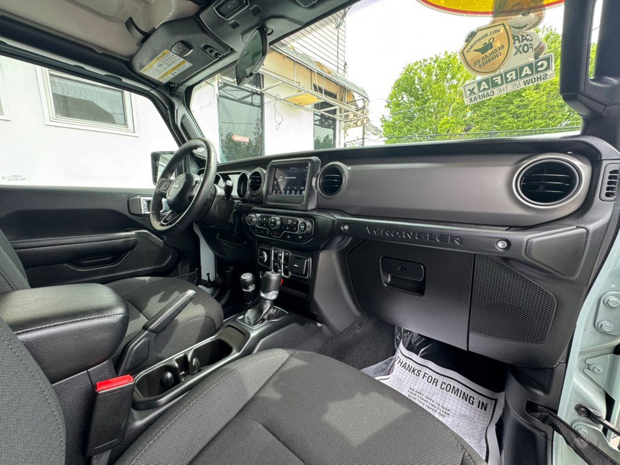 Used 2023 Jeep Wrangler Unlimited w/ Cold Weather Group AWD/4WD image 30