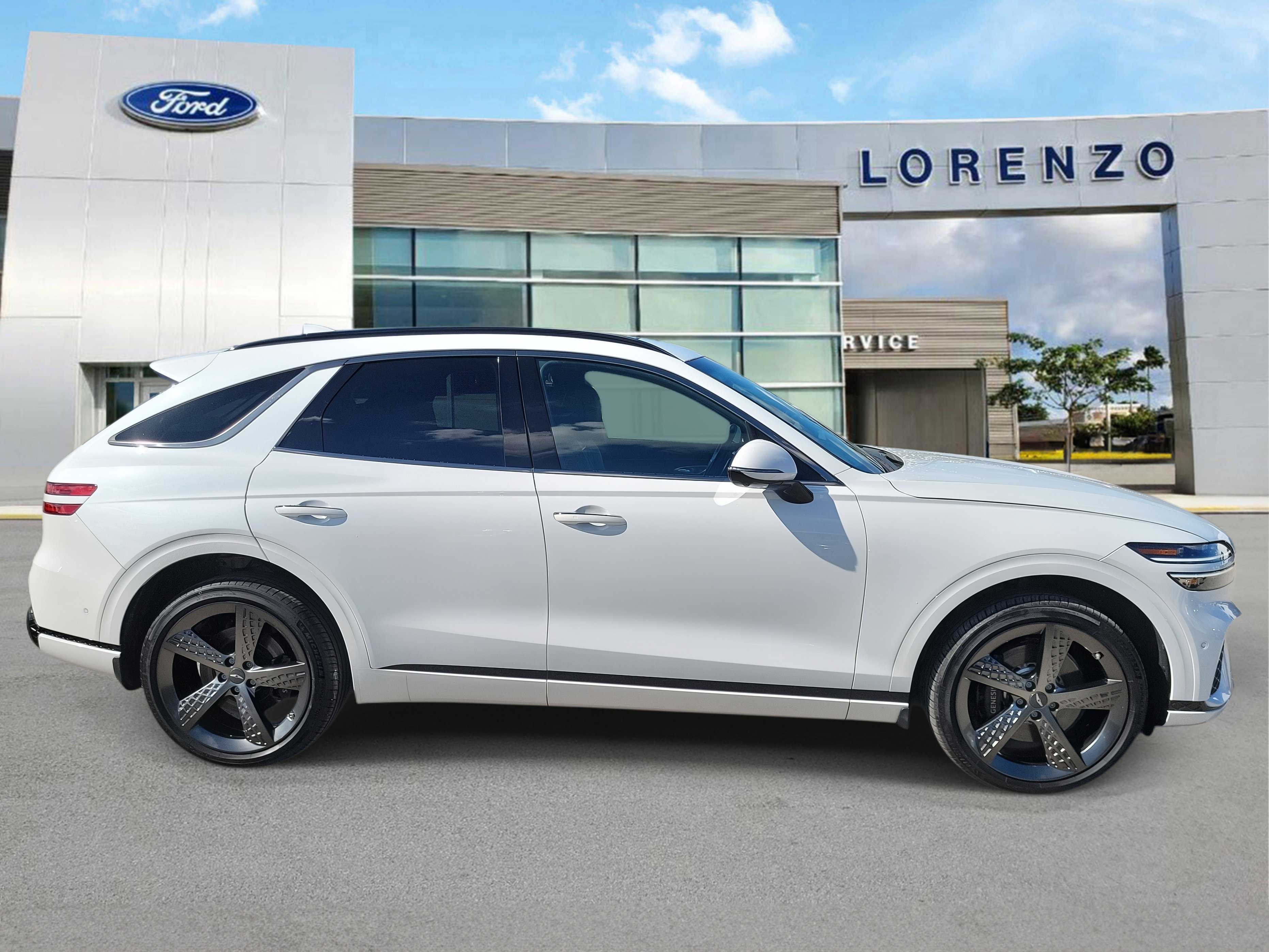 Used 2025 Genesis GV70 3.5T Sport w/ Sport Advanced Package image 4