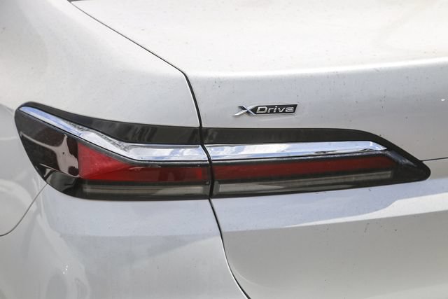 Used 2025 BMW 740i xDrive AWD/4WD image 9