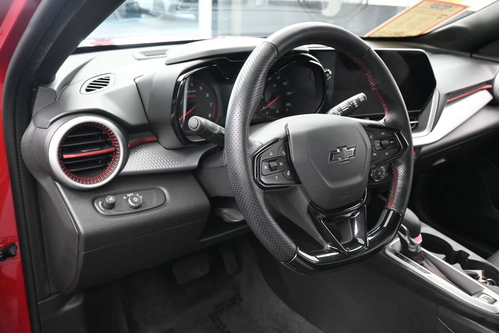 Used 2026 Chevrolet Trax RS FWD image 15