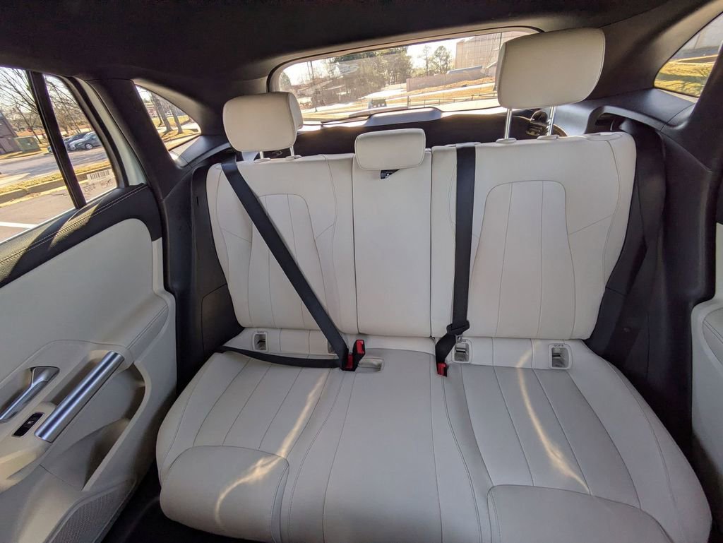 Used 2025 Mercedes-Benz GLA 250 4MATIC image 27