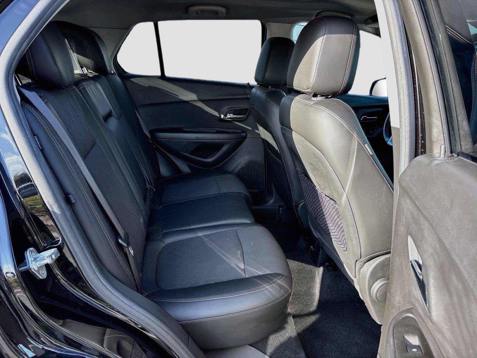 Used 2020 Chevrolet Trax LT w/ Redline Edition FWD image 24