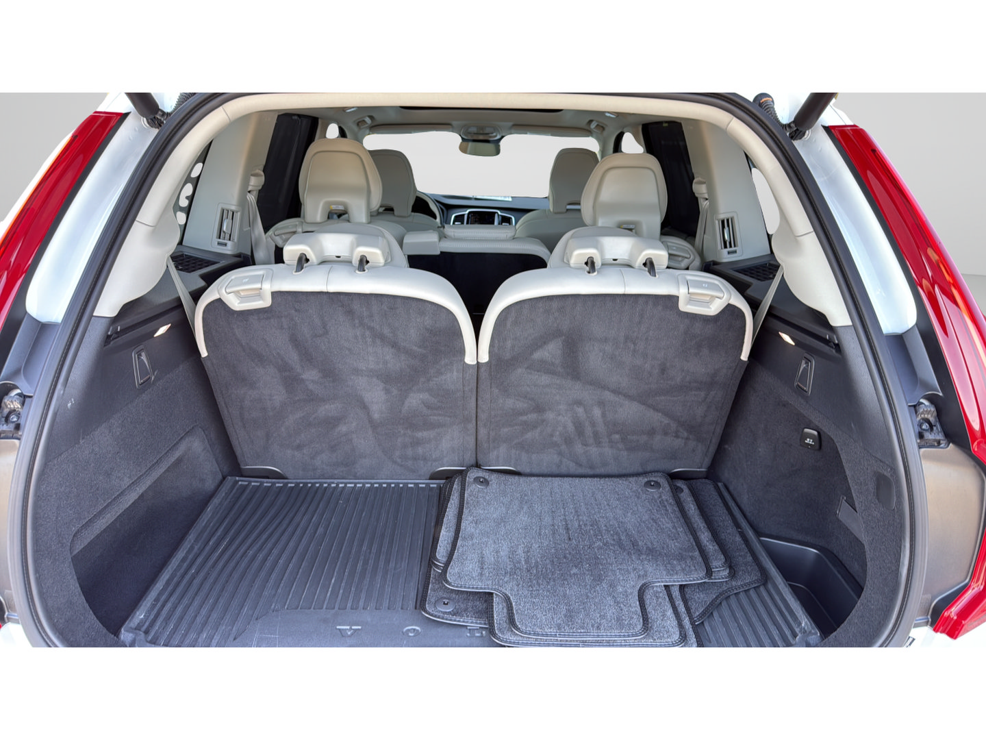 Used 2025 Volvo XC90 B6 Ultra w/ Protection Package AWD/4WD image 11