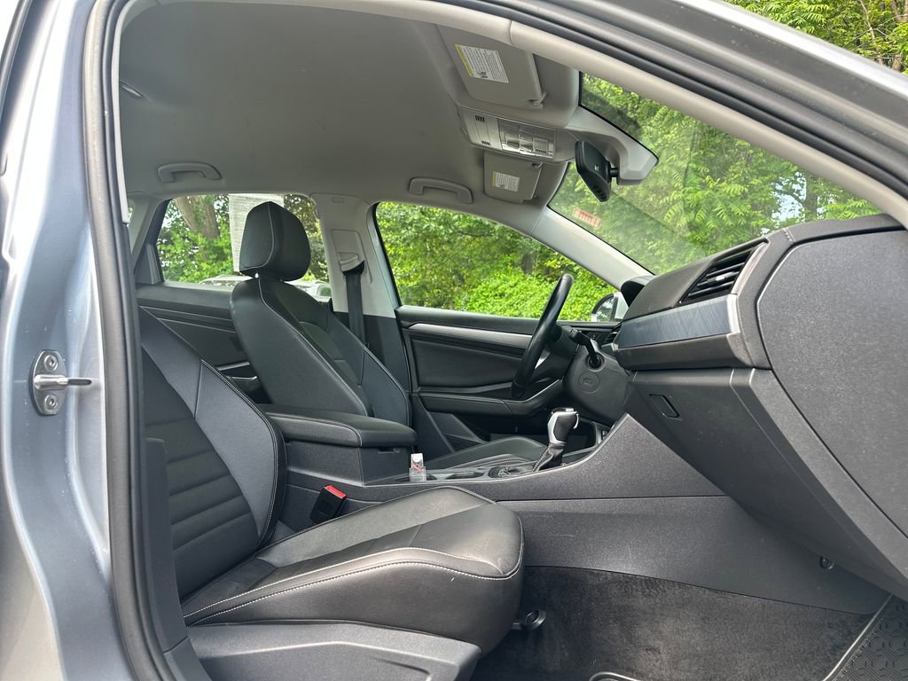 Used 2022 Volkswagen Jetta SE FWD image 19