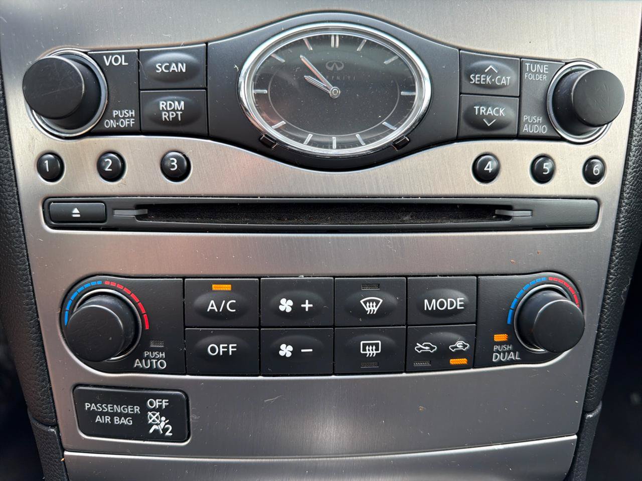 Used 2015 INFINITI Q40 AWD w/ Navigation Package image 17