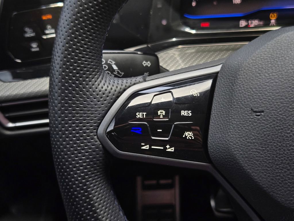Used 2022 Volkswagen Golf R image 25