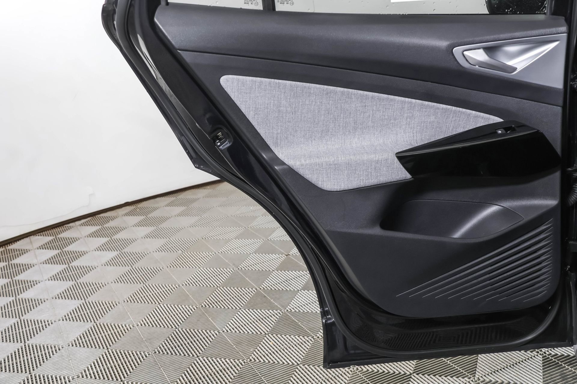 Used 2023 Volkswagen ID.4 2WD image 37