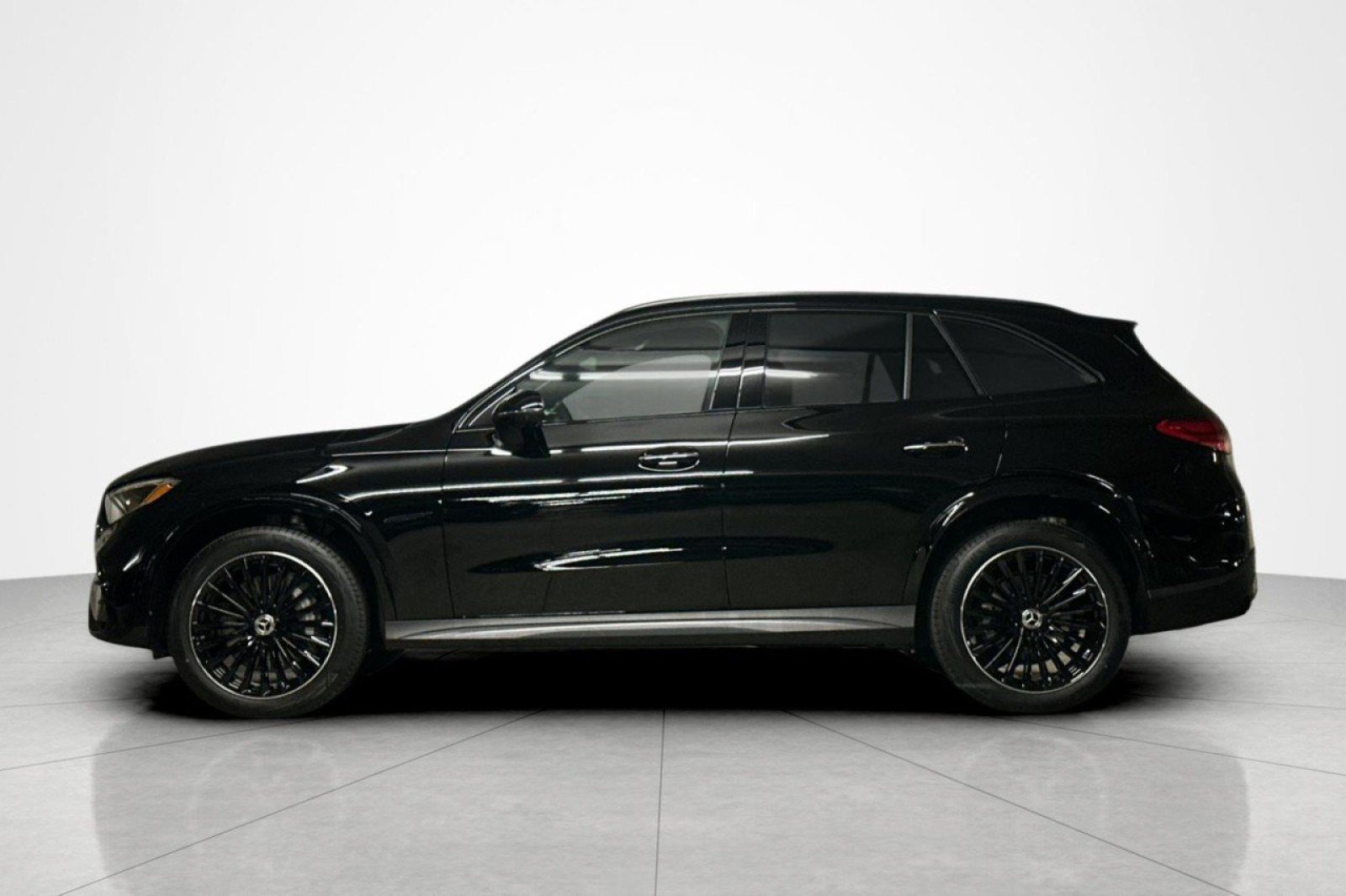New 2026 Mercedes-Benz GLC 300 image 2