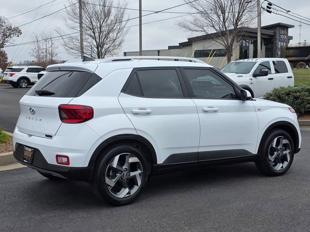 Used 2022 Hyundai Venue SEL image 5