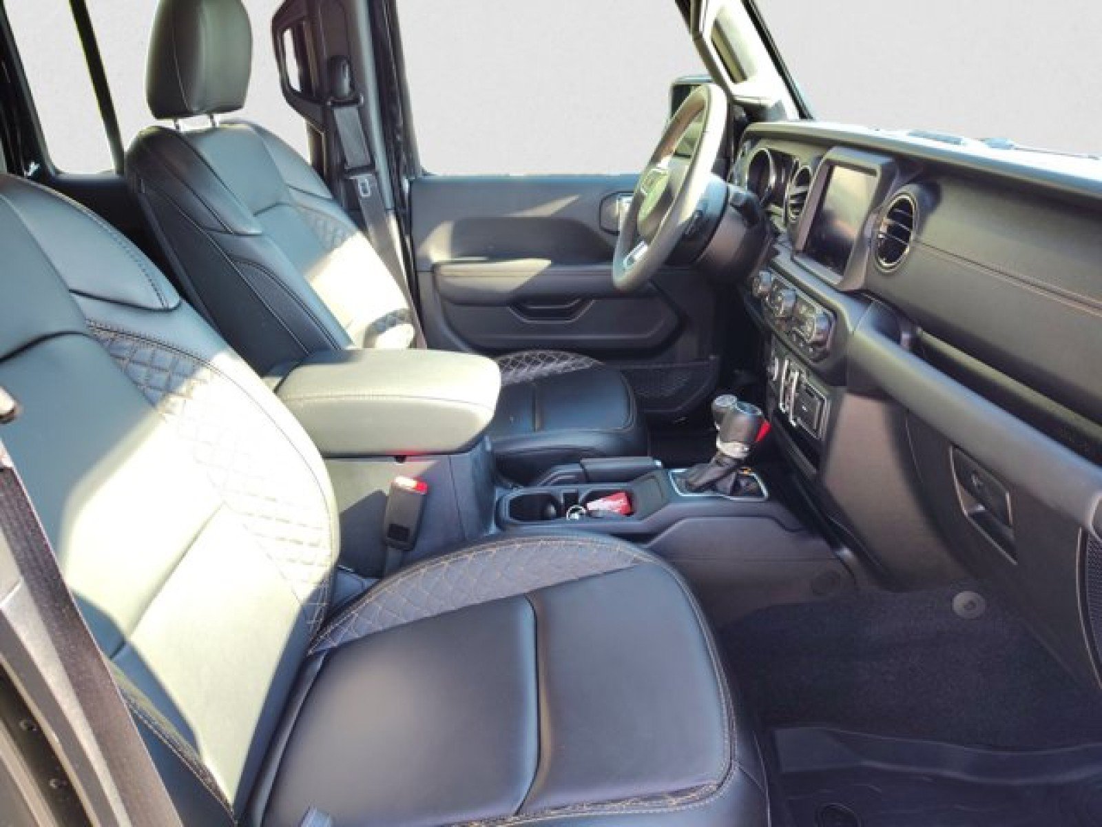 Used 2023 Jeep Wrangler Unlimited Sahara AWD/4WD image 20