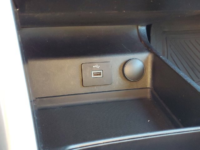 Used 2018 Ford Fusion SE FWD image 23