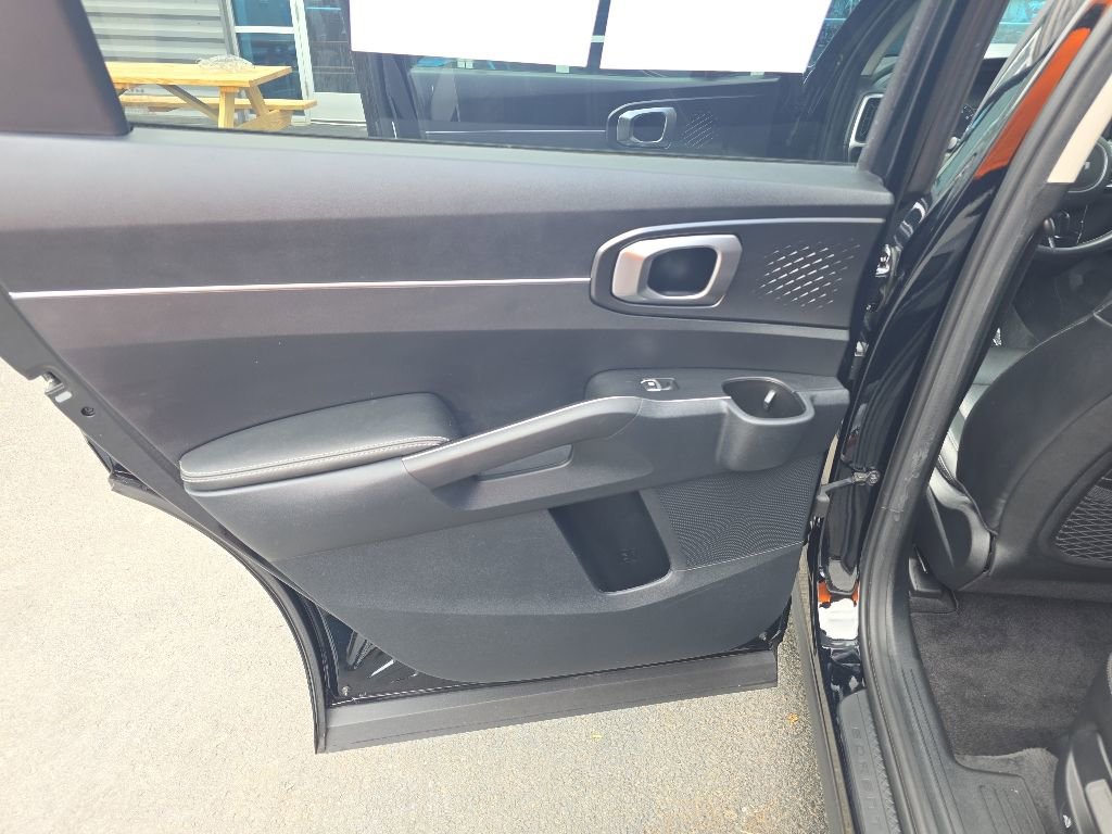 Used 2023 Kia Sorento S w/ Panoramic Sunroof Package FWD image 32