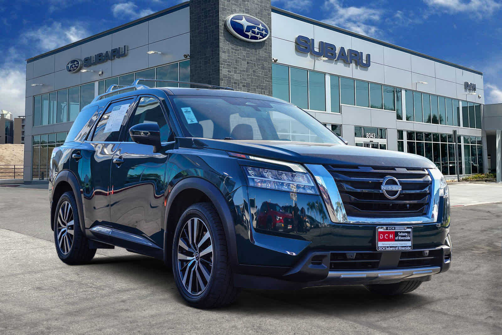 Used 2023 Nissan Pathfinder Platinum image 3