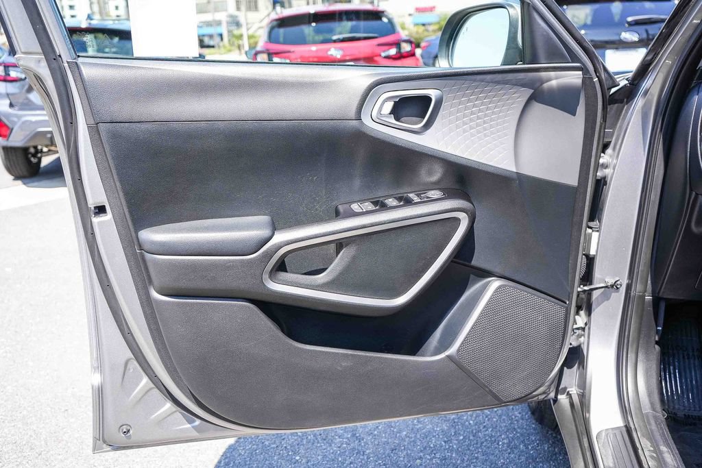Used 2023 Kia Soul S FWD image 26