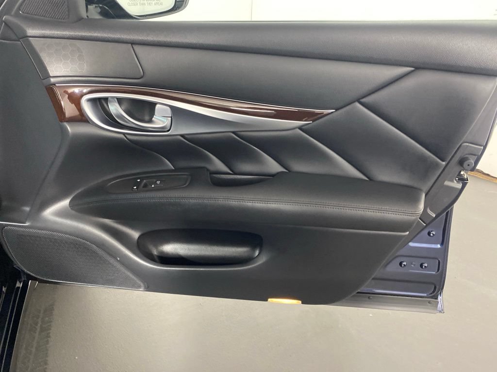 Used 2017 INFINITI Q70 3.7 w/ Technology Package AWD/4WD image 31