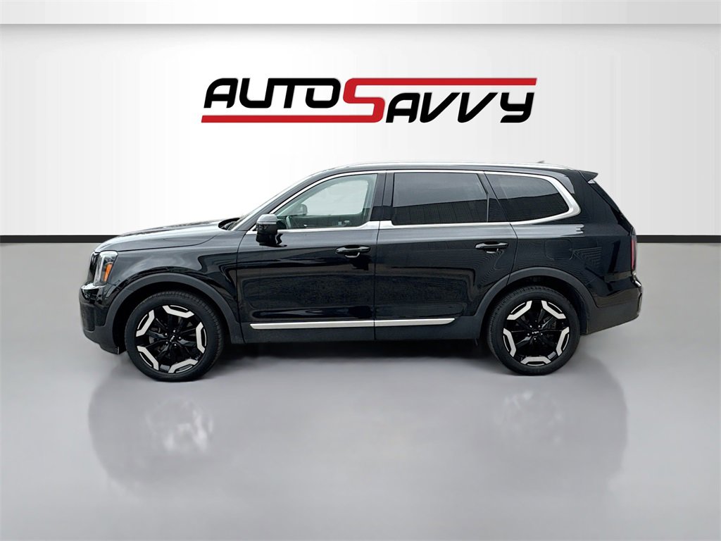 Used 2023 Kia Telluride EX w/ EX Captain's Chair Package image 4