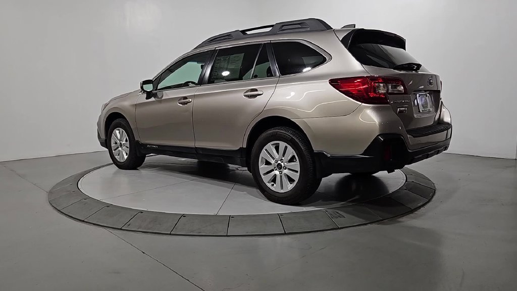 Used 2018 Subaru Outback 2.5i Premium w/ Popular Package #1 AWD/4WD image 3