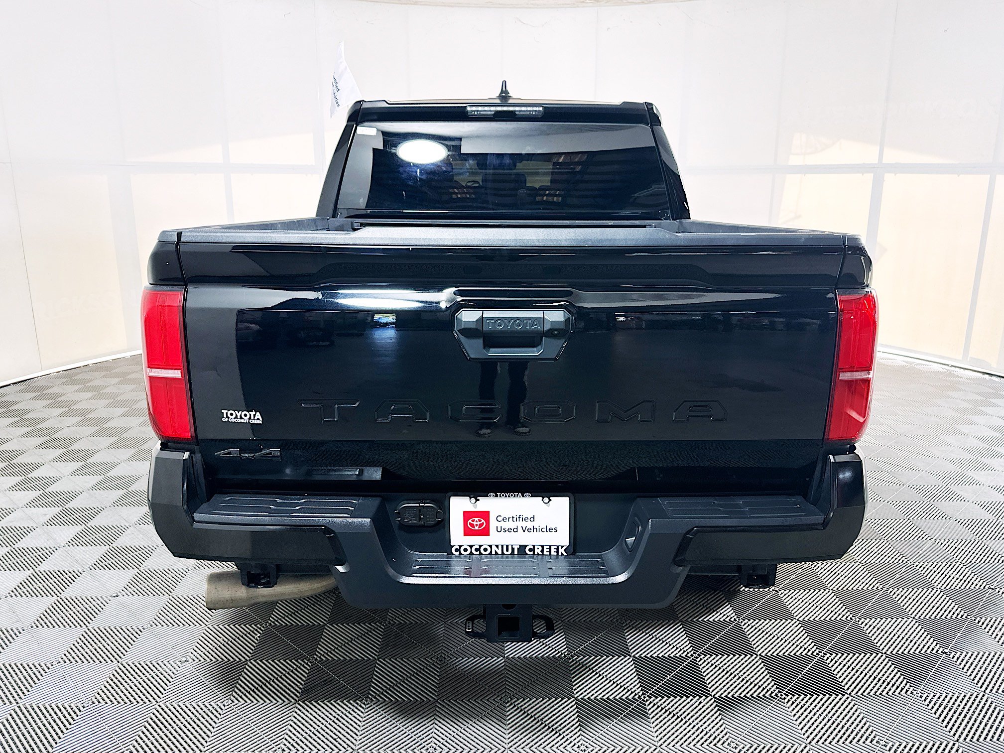 Certified 2024 Toyota Tacoma SR5 AWD/4WD image 4