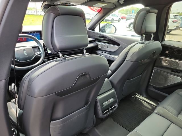 Used 2025 Lincoln Nautilus Reserve AWD/4WD image 23