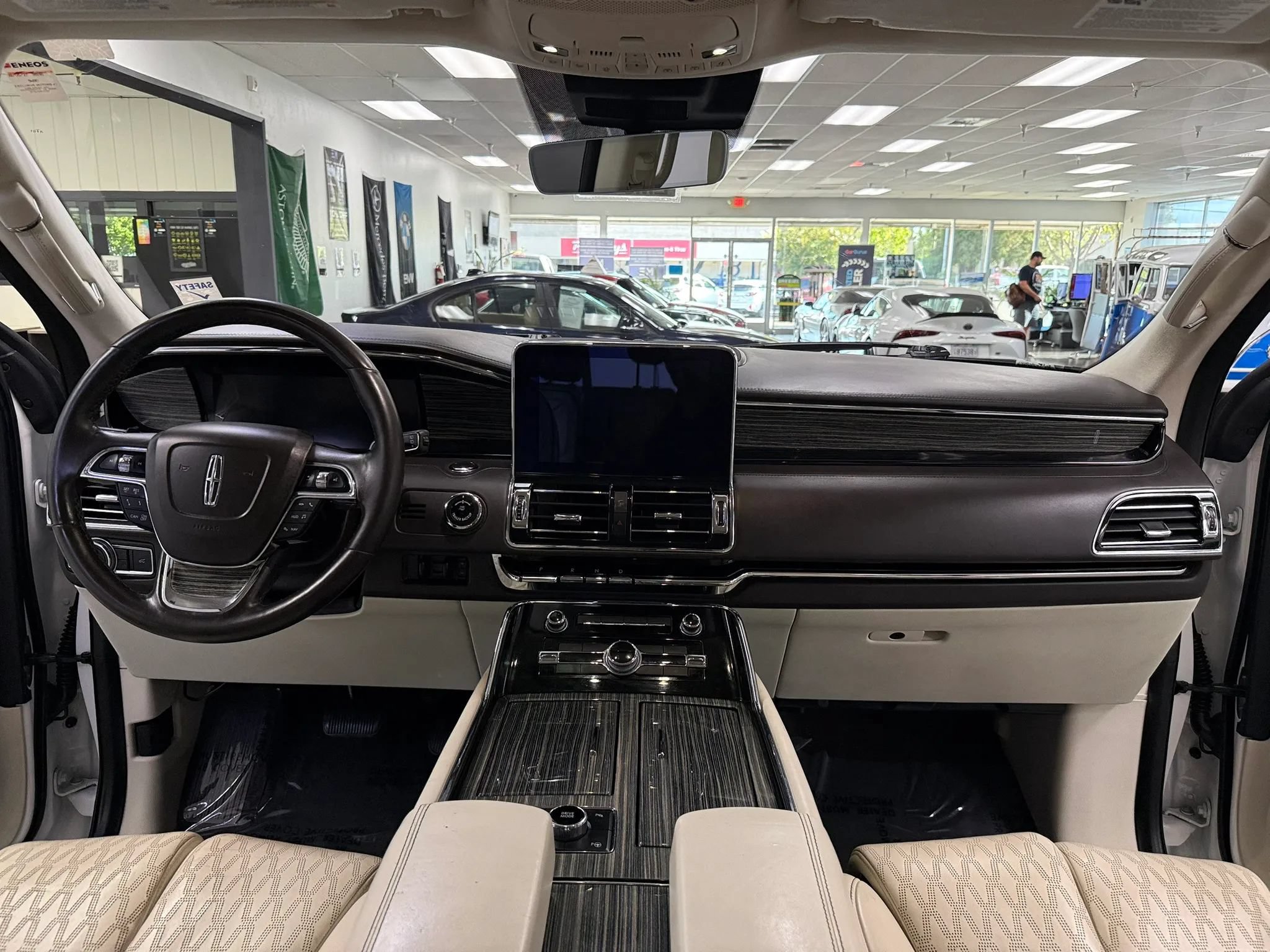 Used 2020 Lincoln Navigator L Black Label w/ Cargo Convenience Package AWD/4WD image 9