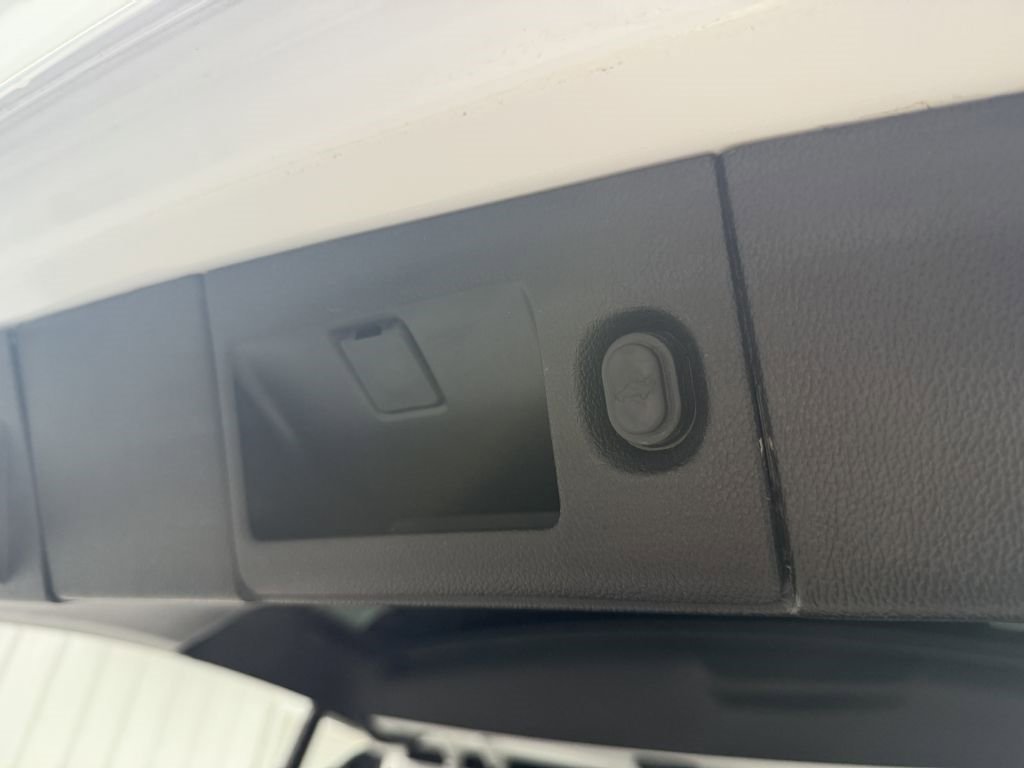 Used 2018 Chevrolet Suburban LT image 33