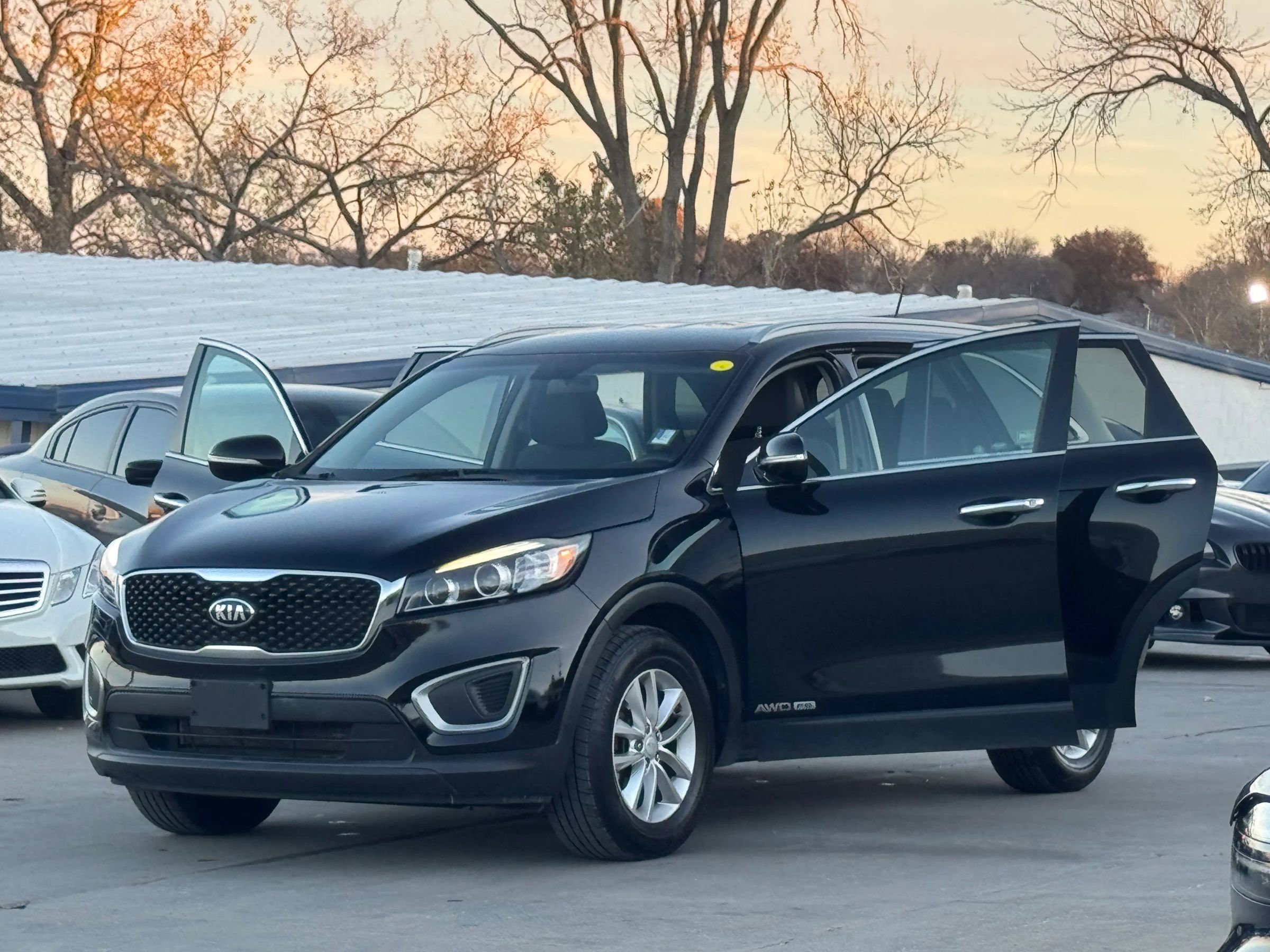 Used 2017 Kia Sorento LX Sport Utility 4D image 18
