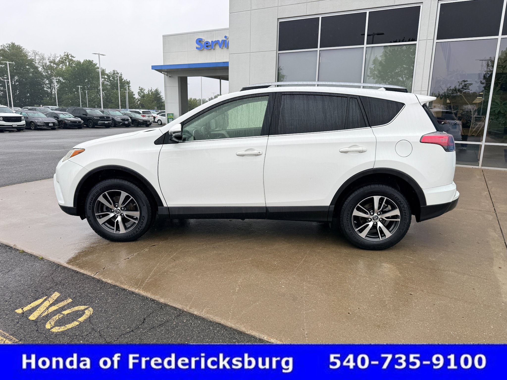 Used 2018 Toyota RAV4 XLE w/ Plus Extra Value Package AWD/4WD image 3