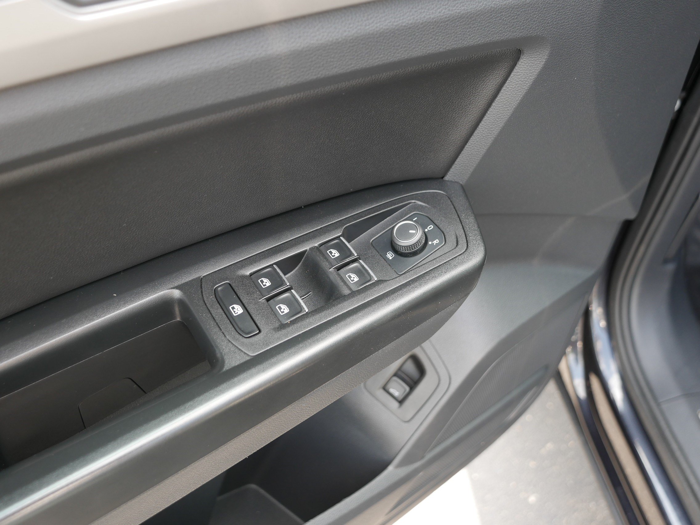 Used 2019 Volkswagen Atlas SEL AWD/4WD image 19