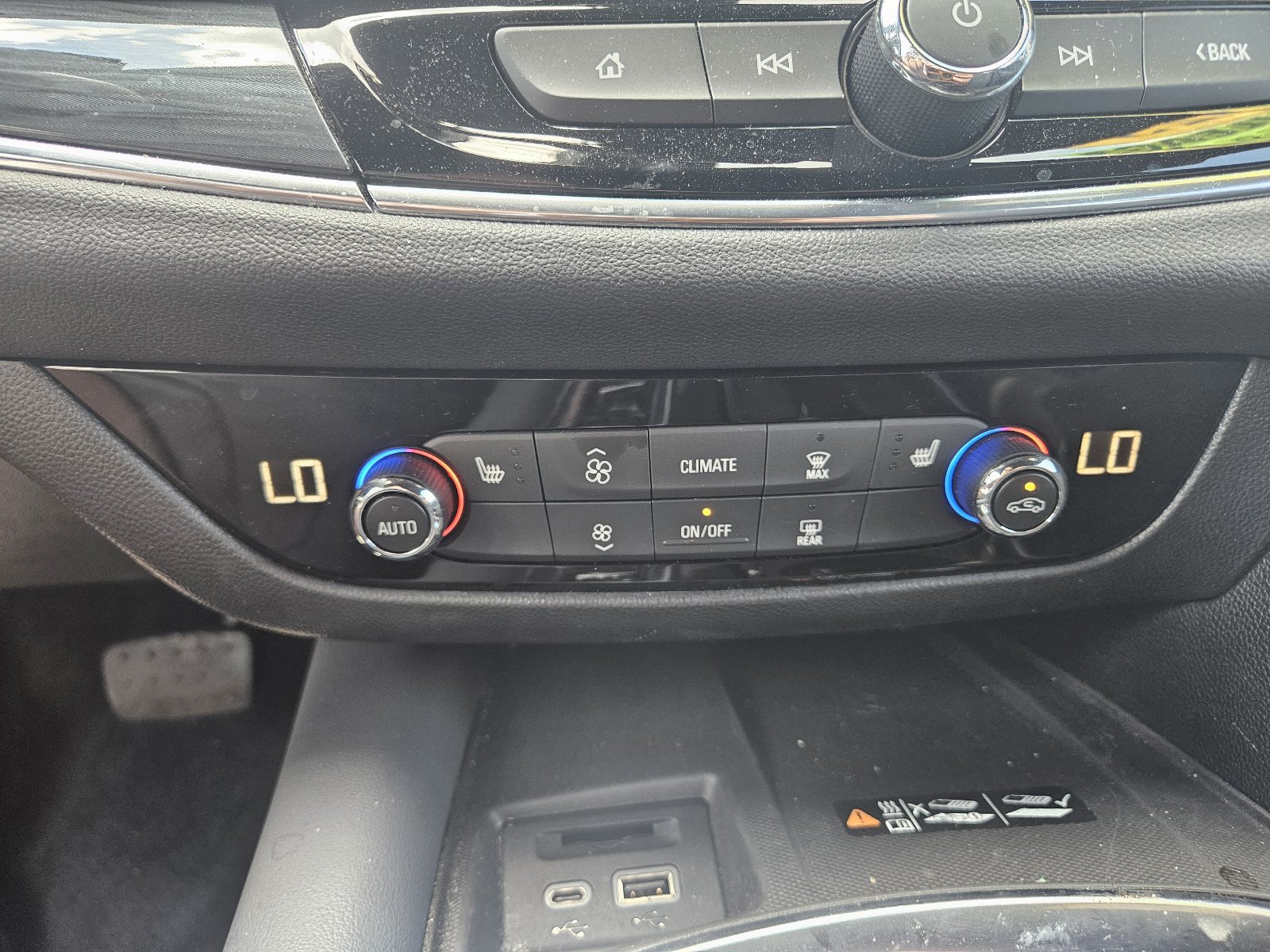 Used 2023 Buick Enclave Essence FWD image 13