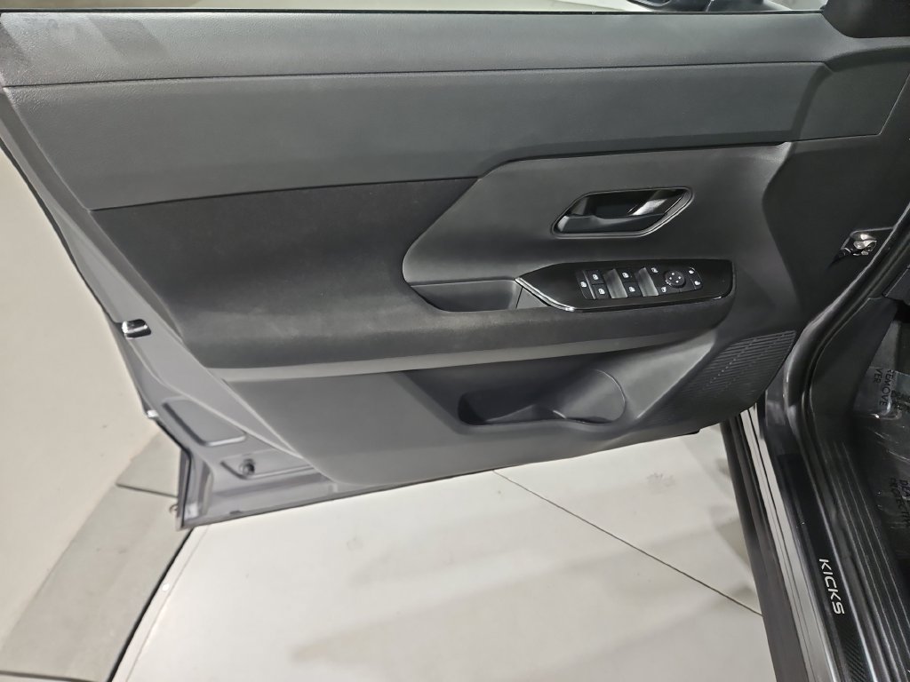 Certified 2025 Nissan Kicks S AWD/4WD image 12