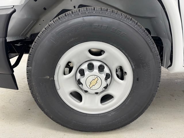 New 2026 Chevrolet Express 2500 w/ Driver Convenience Package RWD image 33