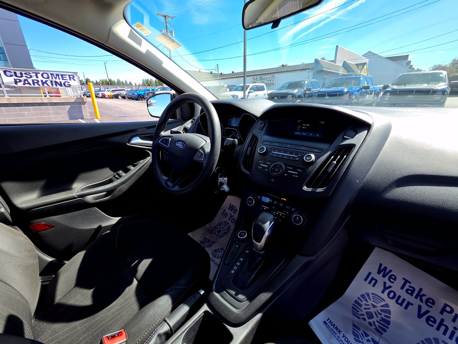 Used 2018 Ford Focus SE w/ SE Appearance Package FWD image 34
