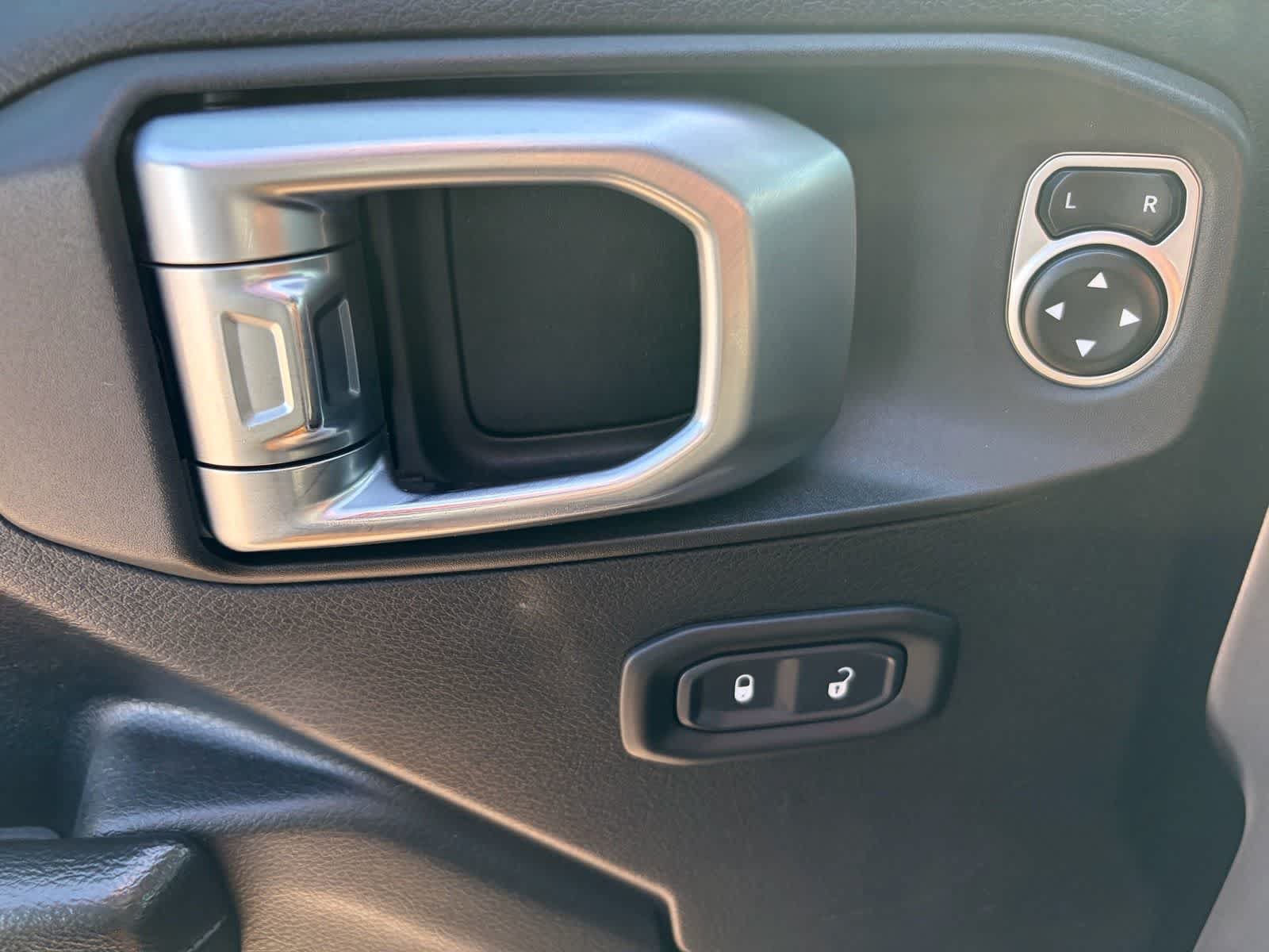 Used 2018 Jeep Wrangler Unlimited Sport S AWD/4WD image 12