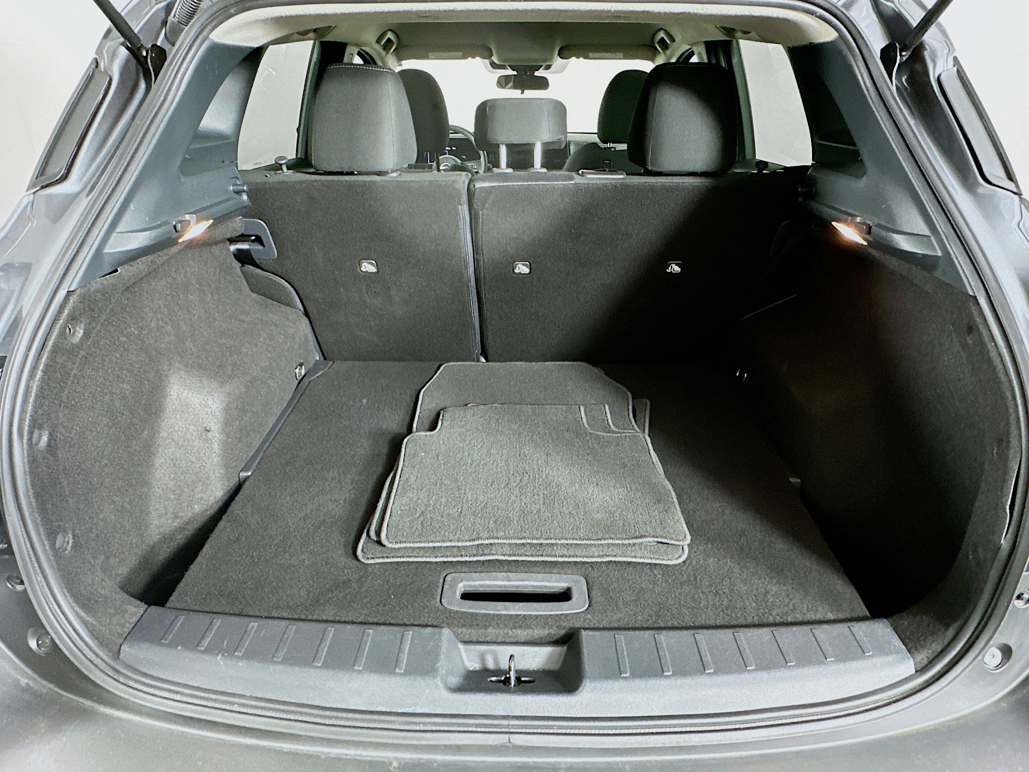 Used 2025 Nissan Kicks SV image 27