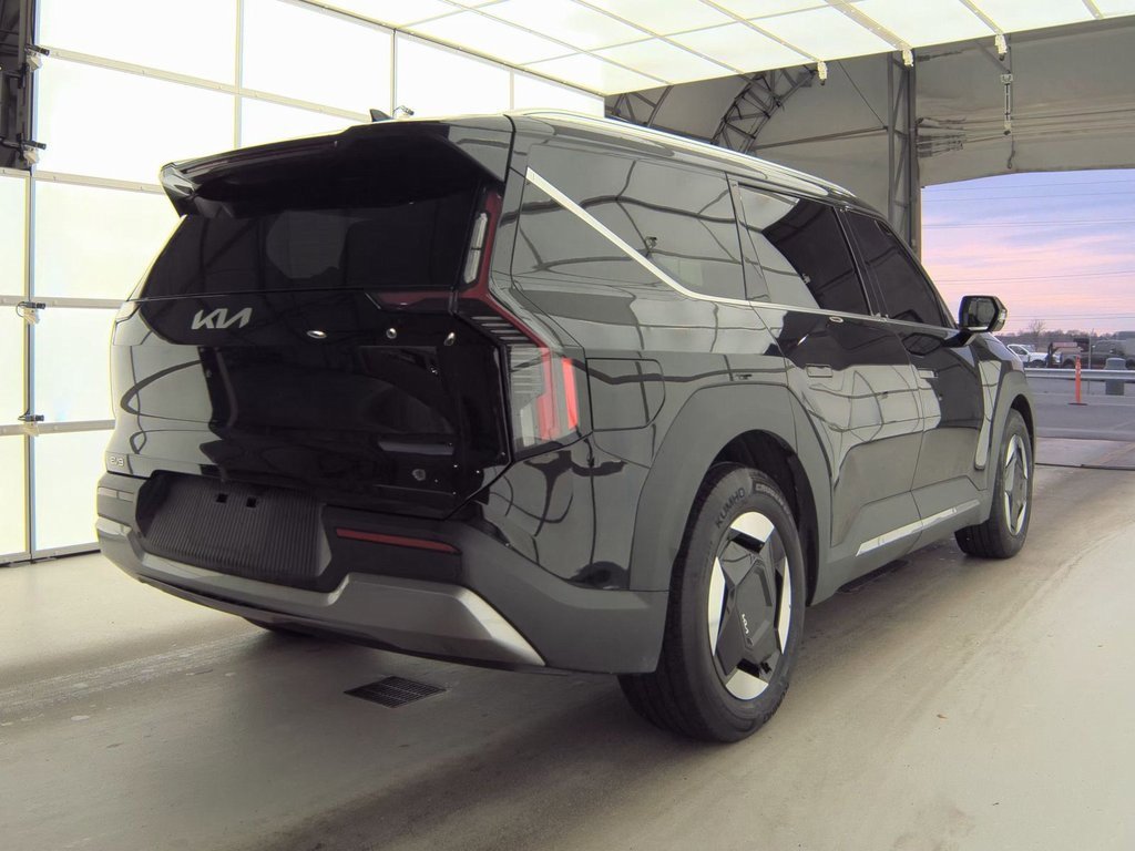Used 2025 Kia EV9 Wind image 2