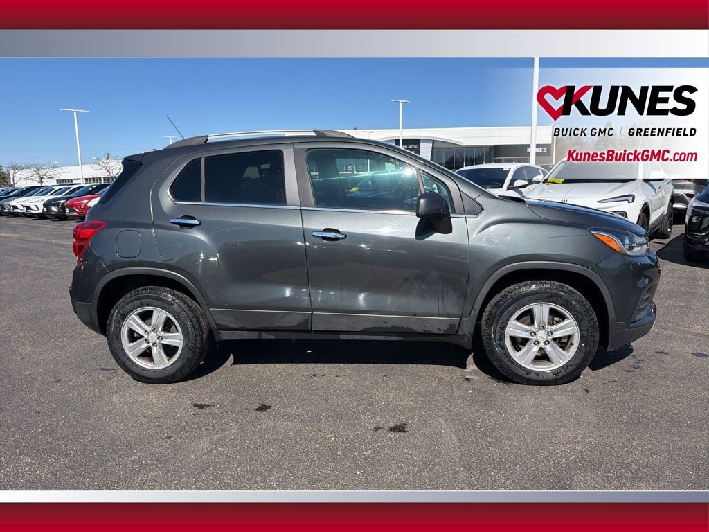 Used 2018 Chevrolet Trax LT w/ LT Convenience Package image 4