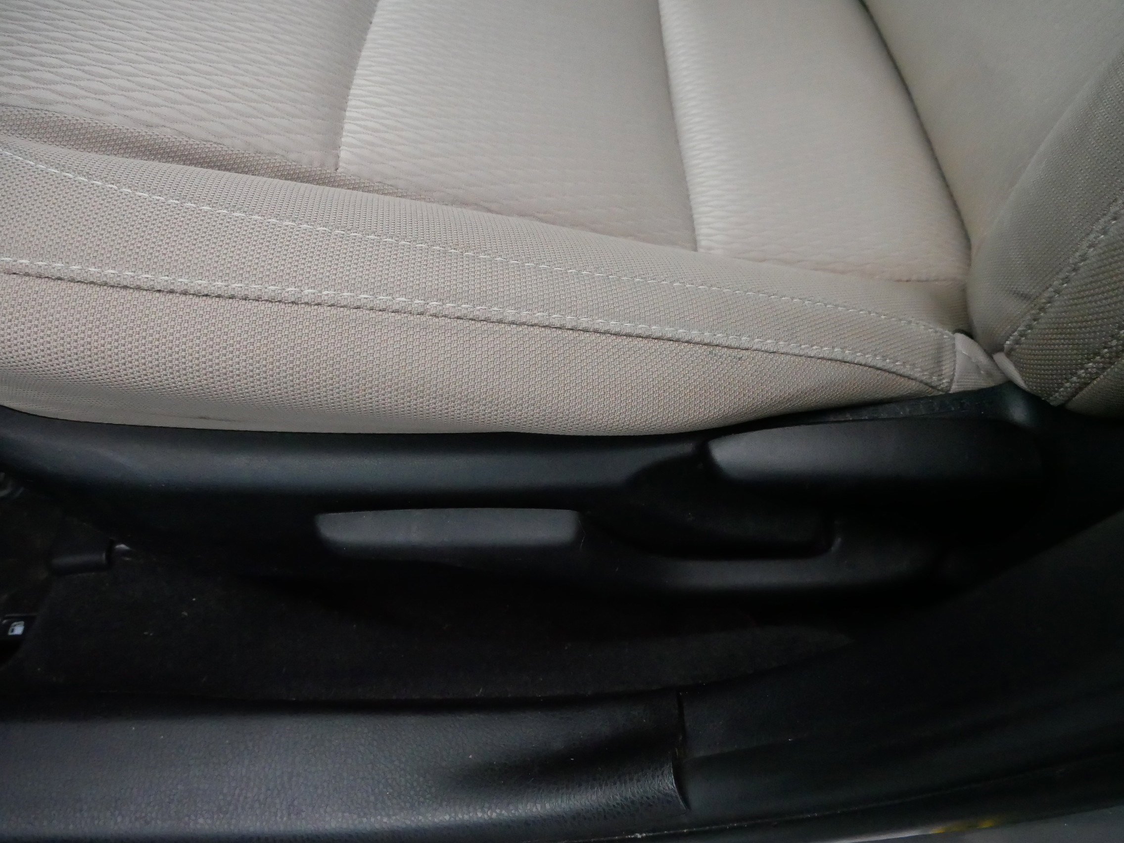 Used 2014 Toyota Corolla LE image 20