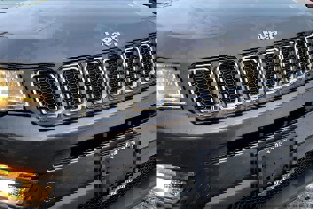 Used 2020 Jeep Compass Latitude w/ Cold Weather Group image 28