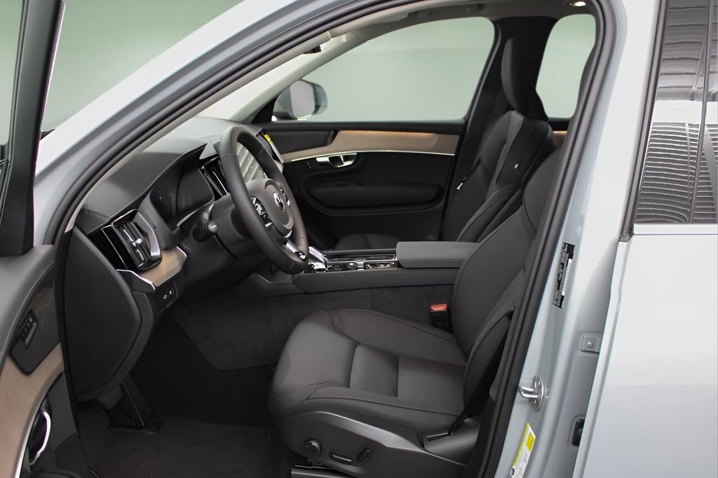 New 2025 Volvo XC90 T8 Plus w/ Protection Package Premier image 13