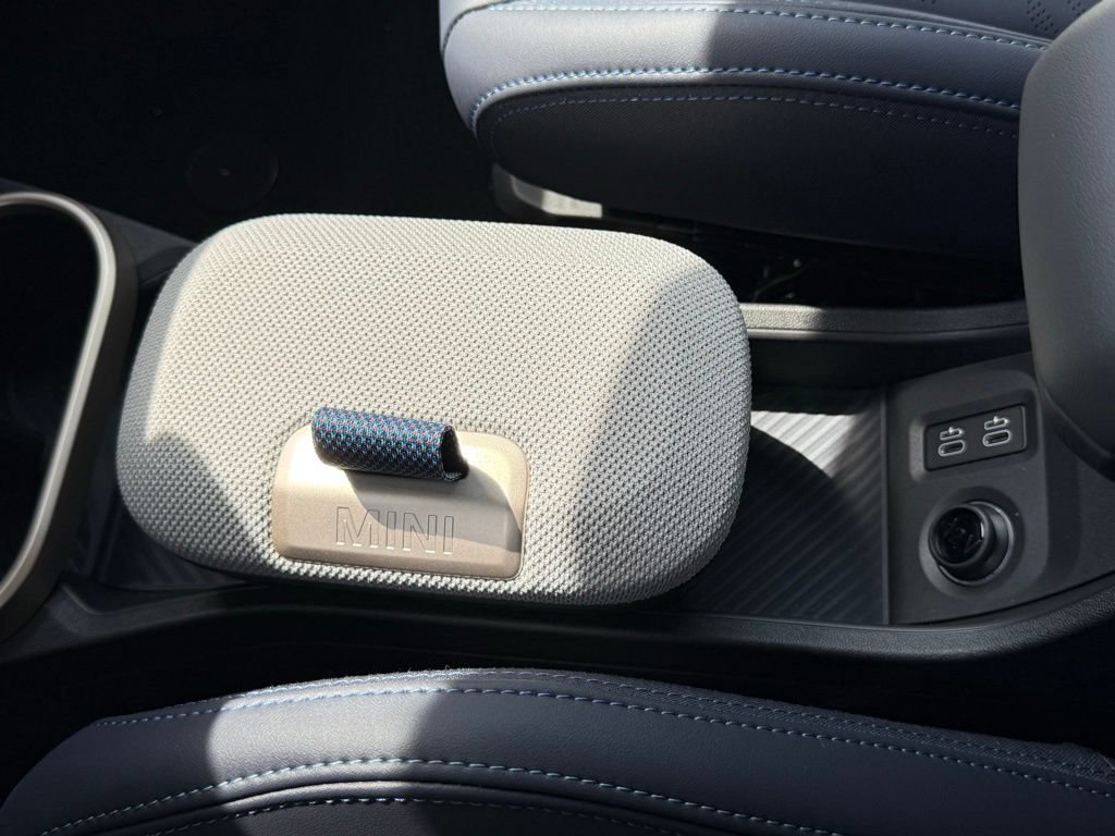 New 2026 MINI Cooper 2-Door Hardtop FWD image 13